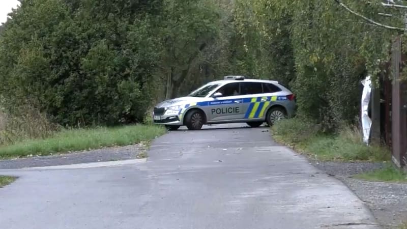 Rozsáhlá pátrací akce na Děčínsku: Policisté hledají ozbrojeného lupiče