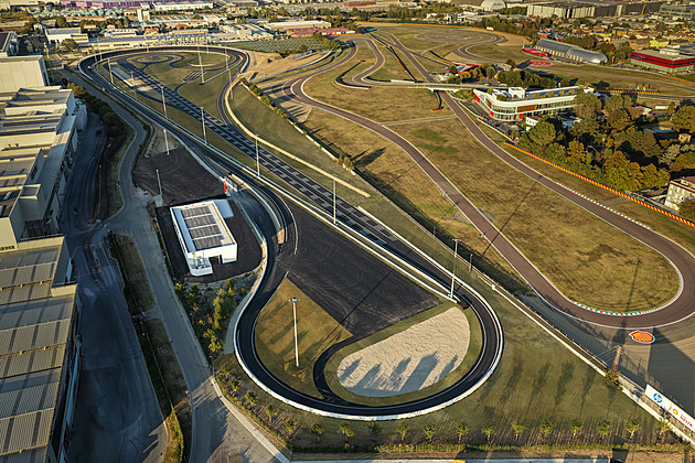 Ferrari otevřelo nový zkušební okruh. Fanoušky ale nejspíš zklame