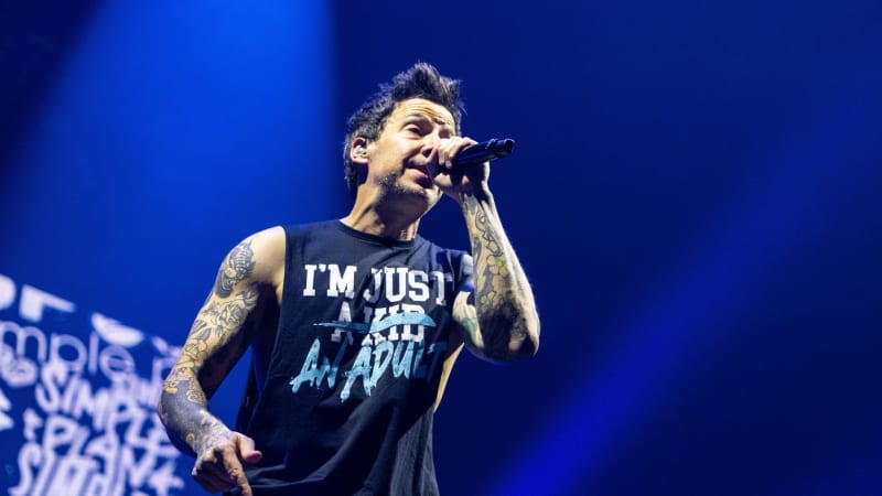 Zůstat dítětem je největší výzva dospělosti, zní ze Simple Plan. Na jednu Češku nedají dopustit