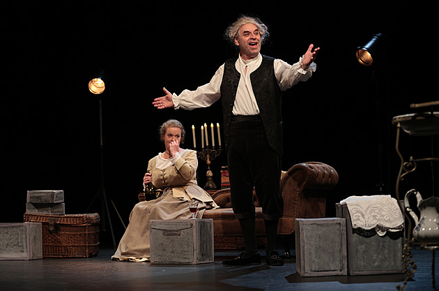 RECENZE: Vypelichaný svůdník. Táborský hraje Casanovu nad duchcovským hrobem