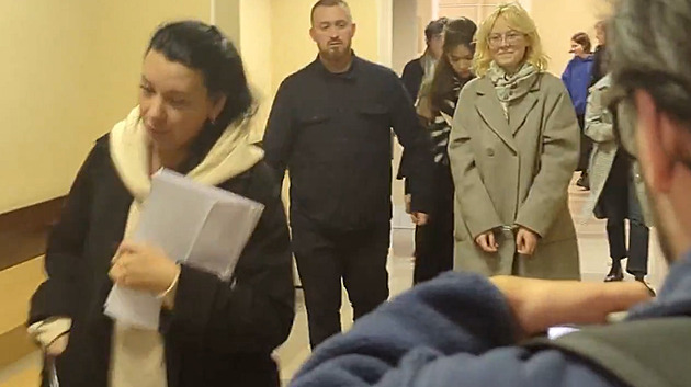 Ať se dědek třese strachy. V Petrohradu zpíval dav proti Putinovi, hudebnici zavřeli