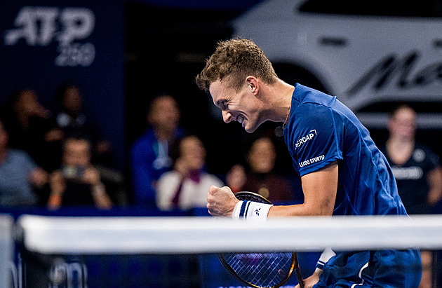 Tenis ONLINE: Lehečka bojuje ve finále v Bruselu, první set ztrácí v tiebreaku