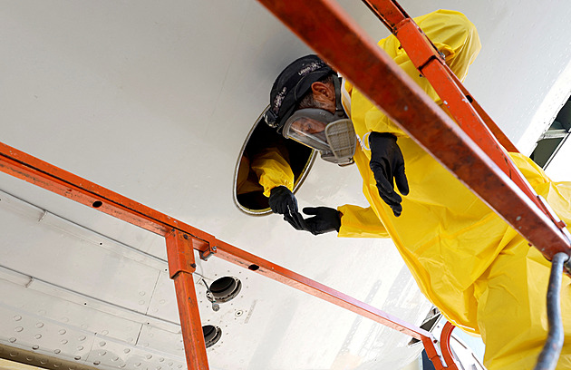 Zánovní airbusy končí ve šrotu. Technici z nich kuchají nedostatkové motory