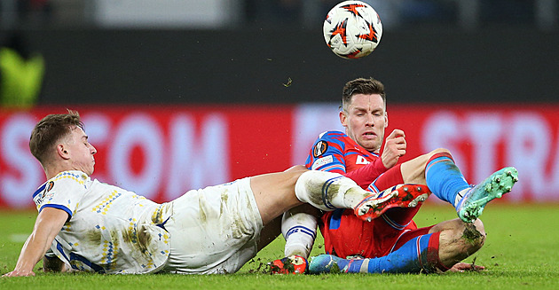 Kalvach si v Kataru vážně poranil koleno, sezona mu předčasně skončila