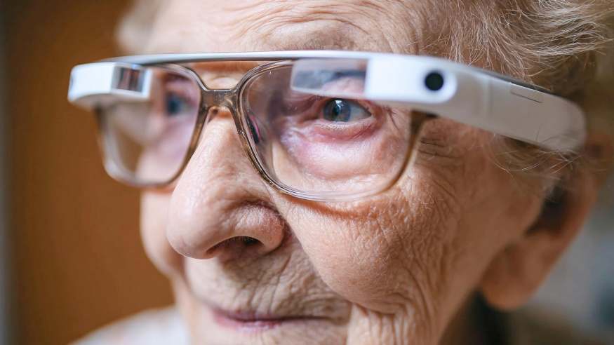 Zázrak moderního lékařství? Chytré brýle vrátily pacientům zrak
