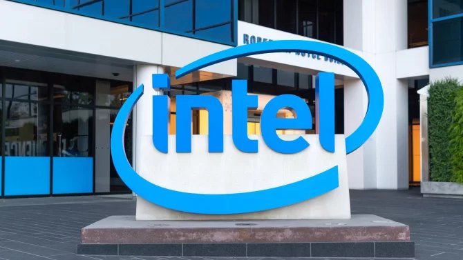 Před rokem měl Intel čtvrtletní ztrátu 17 miliard dolarů, teď je najednou 4 miliardy v zisku