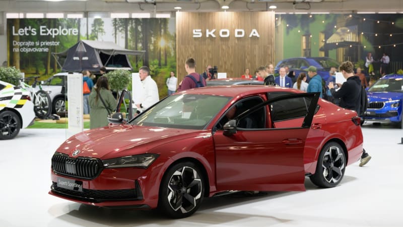 Škoda míří do Guinnessovky: Superb ujel na jednu nádrž tisíce kilometrů