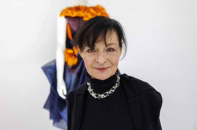 Cesta životem Liběny Rochové. V Brně ukazují padesátiletou tvorbu módní ikony