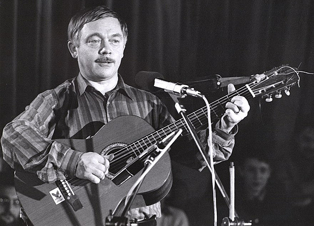 Místo pošty Karel Kryl. Nový Jičín pojmenuje po legendě zastávku