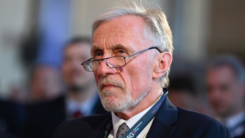 Topolánek otevřeně o rakovině: Mám šanci žít déle než pět let. Popsal i náročnou operaci