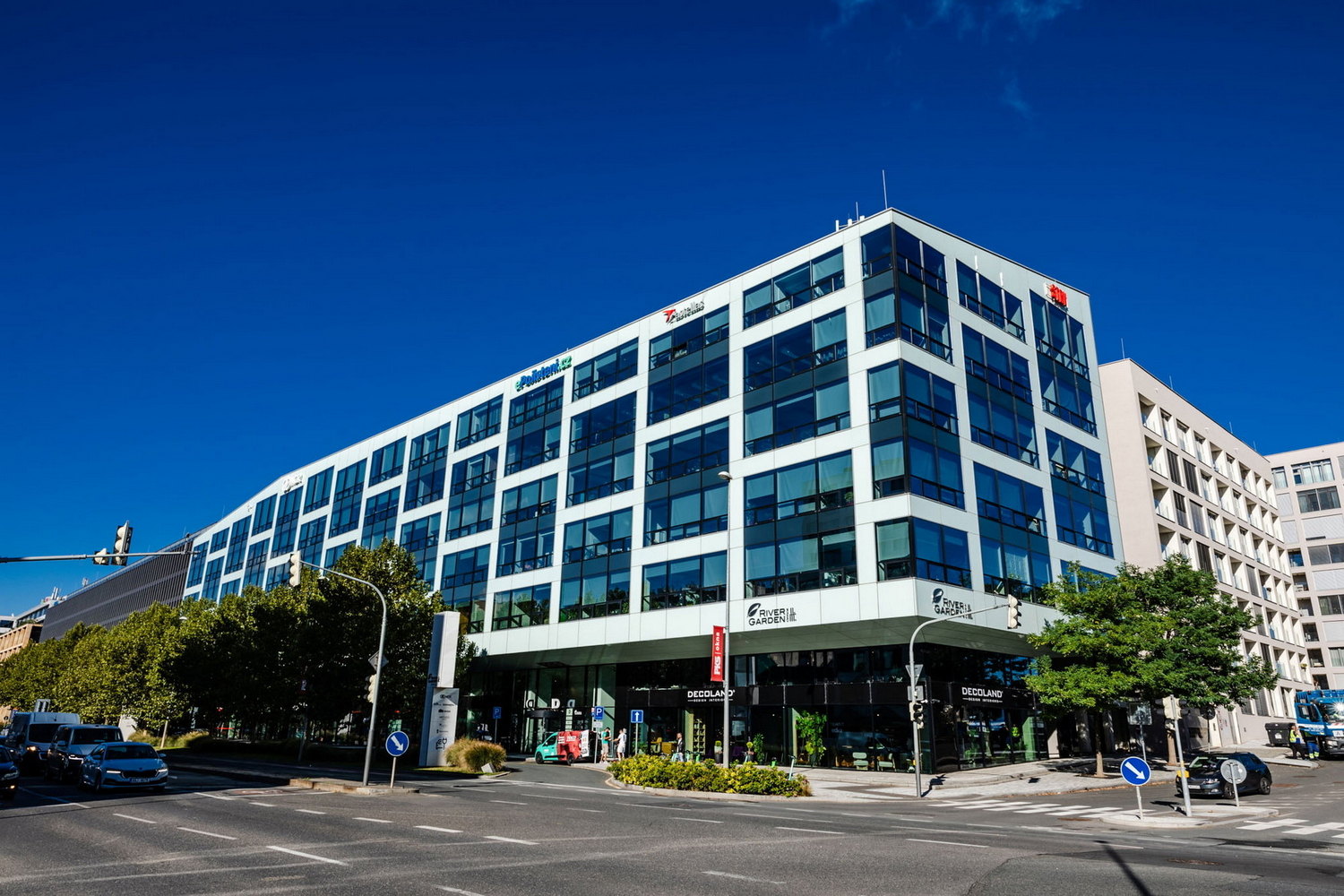 Nejstarší firmy na Rohanském nábřeží: Historie podnikání v této lokalitě – rohanskenabrezi.cz