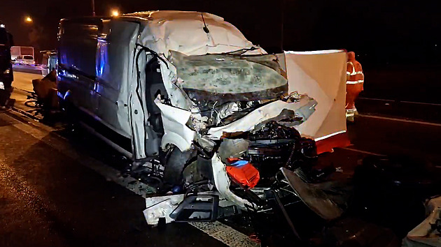 Dva mrtví po střetu aut na D1 v Brně. Kolona měla až 21 kilometrů