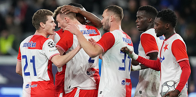 Sníh v Praze komplikuje Slavii návrat, její let z Kypru zatím odložili o tři hodiny