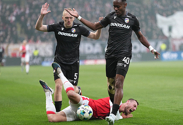 ONLINE: Slavia - Plzeň 0:0, domácí bez Chytila, zato s Bořilem. Hosté sází na Adua