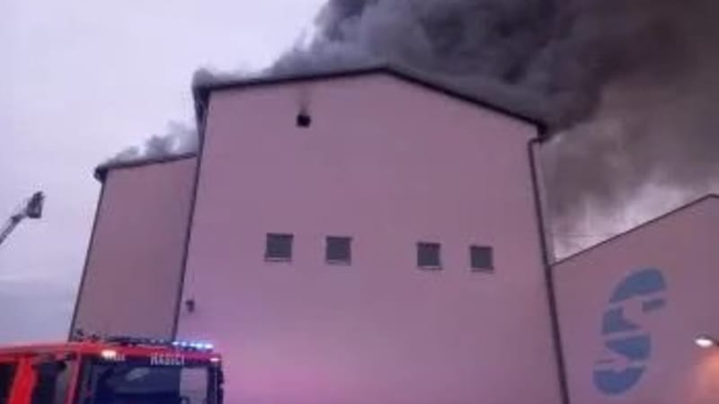 Třetí stupeň poplachu v Brně: Hoří sklad s plasty, škoda jde do desítek milionů