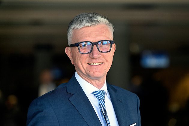 Zajíček žádá předvídatelné podmínky pro byznys. Poslouchala ho skoro celá vláda