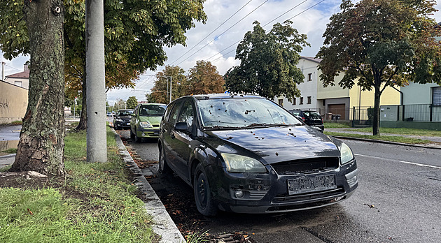 Přibude parkovacích míst? Pardubice mají řešení, jak zatočit s překážejícími vraky