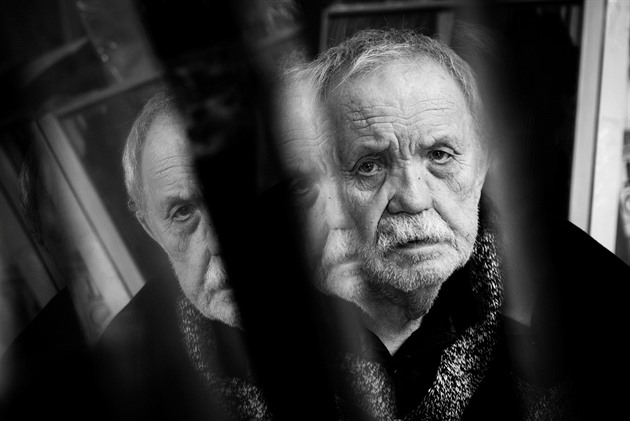 Zemřel přední sklářský výtvarník Vladimír Kopecký. Podílel se na nádraží v Havířově