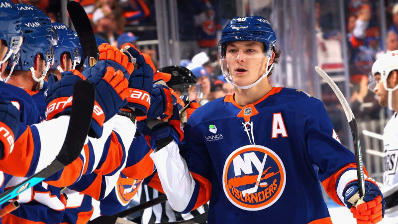 NHL má nový rekord: Mladý Kanaďan odehrál celé prodloužení, aniž by šel z ledu